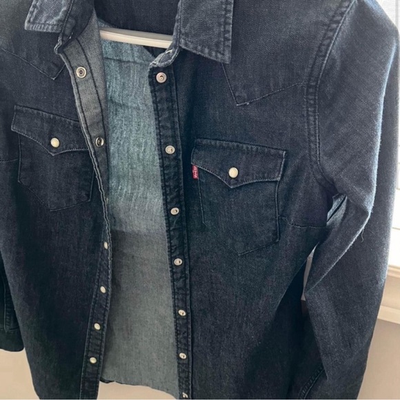 Levi's button up shirts - Picture 4 of 4